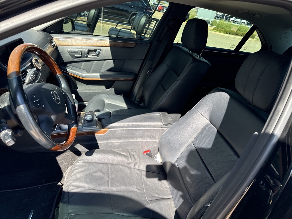 2010 Mercedes Benz E photo 7