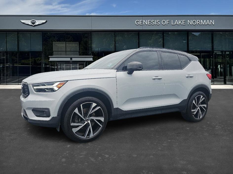2020 Volvo XC40 R-Design's photo