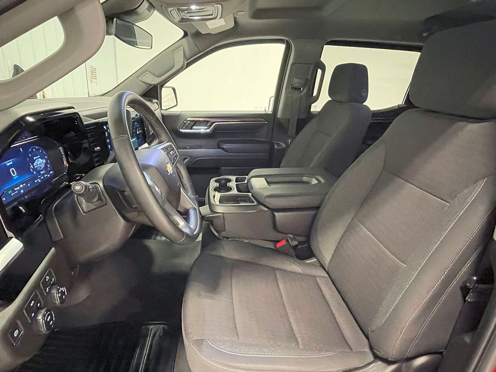 2024 Chevrolet Silverado 1500 LT photo 2