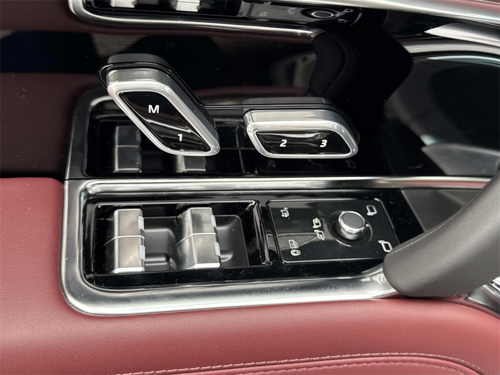 2025 Land Rover Range Rover SE photo 26