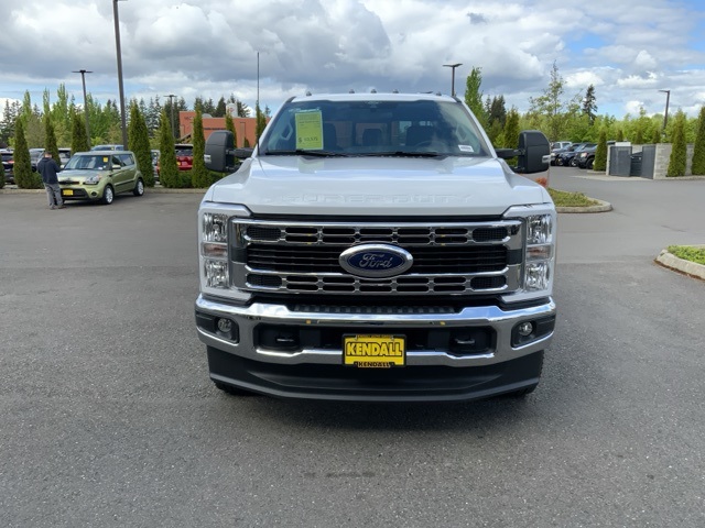 2025 Ford F-350 photo 2