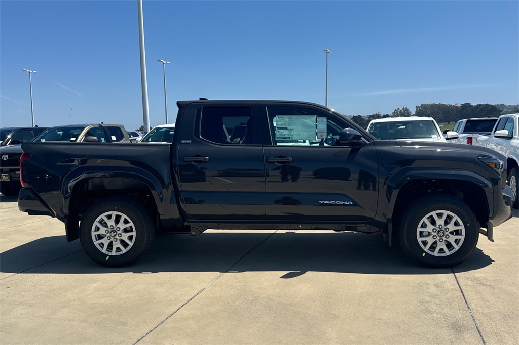 2025 Toyota Tacoma SR5 Double Cab photo 3