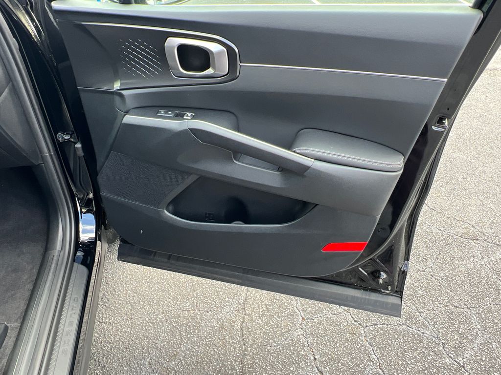 2025 Kia Sorento S photo 13