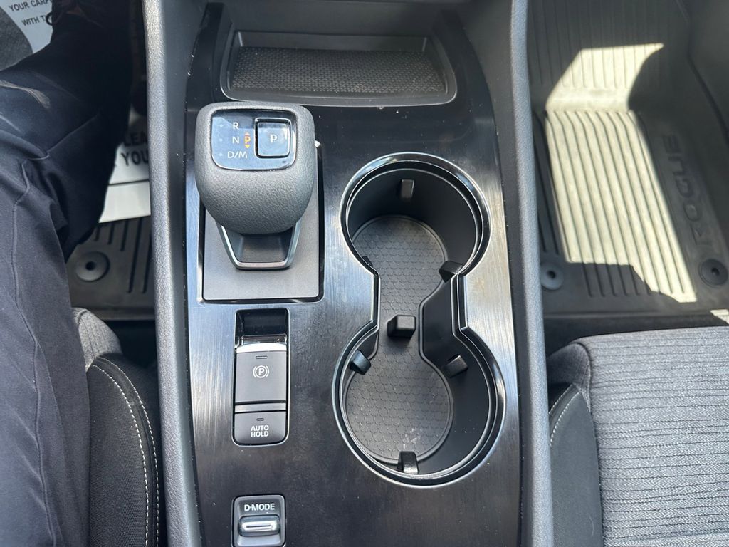 2023 Nissan Rogue SV photo 17
