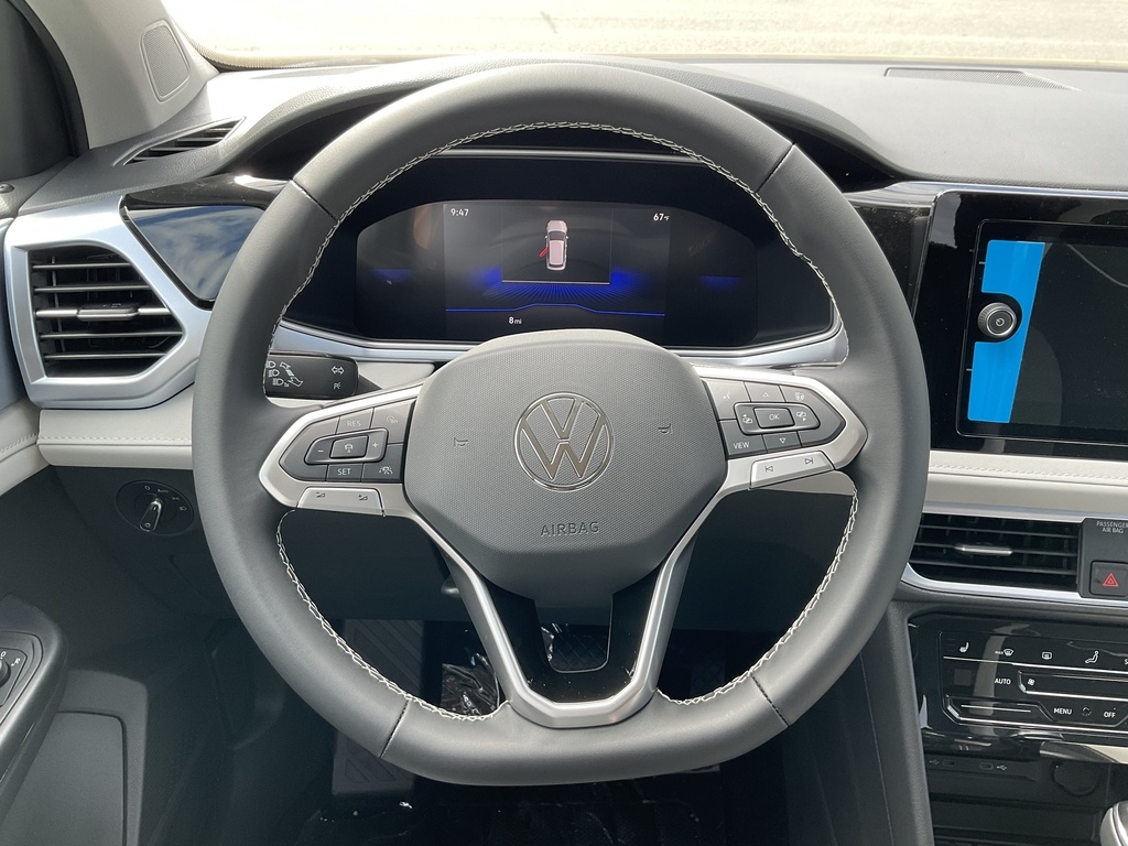 2025 Volkswagen Taos SE photo 5