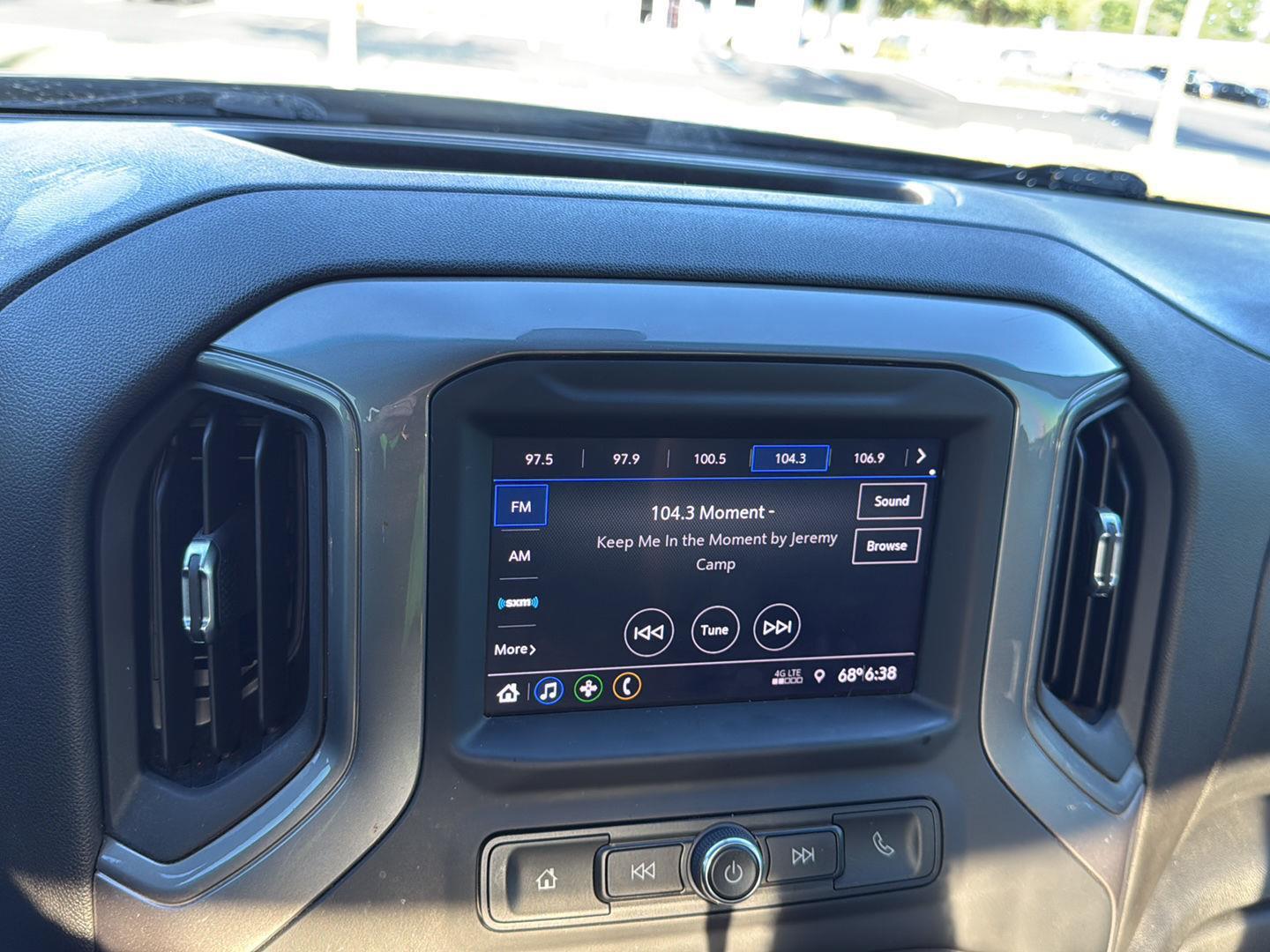 2020 Chevrolet Silverado 1500 Custom photo 11