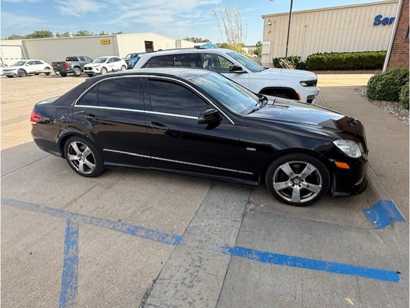 2012 Mercedes Benz E 4MATIC photo 2