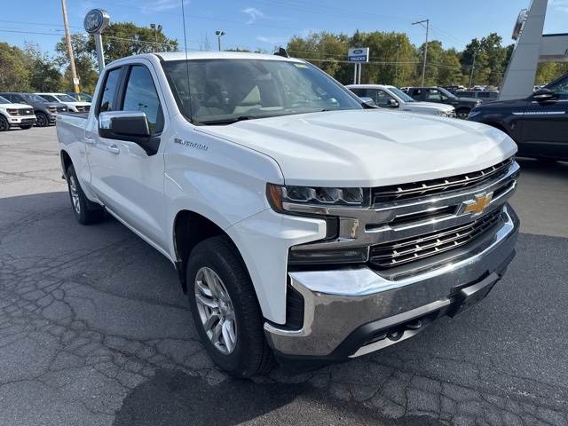 2019 Chevrolet Silverado 1500 LT photo 2