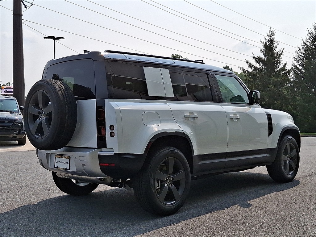 2025 Land Rover Defender 110 S photo 3