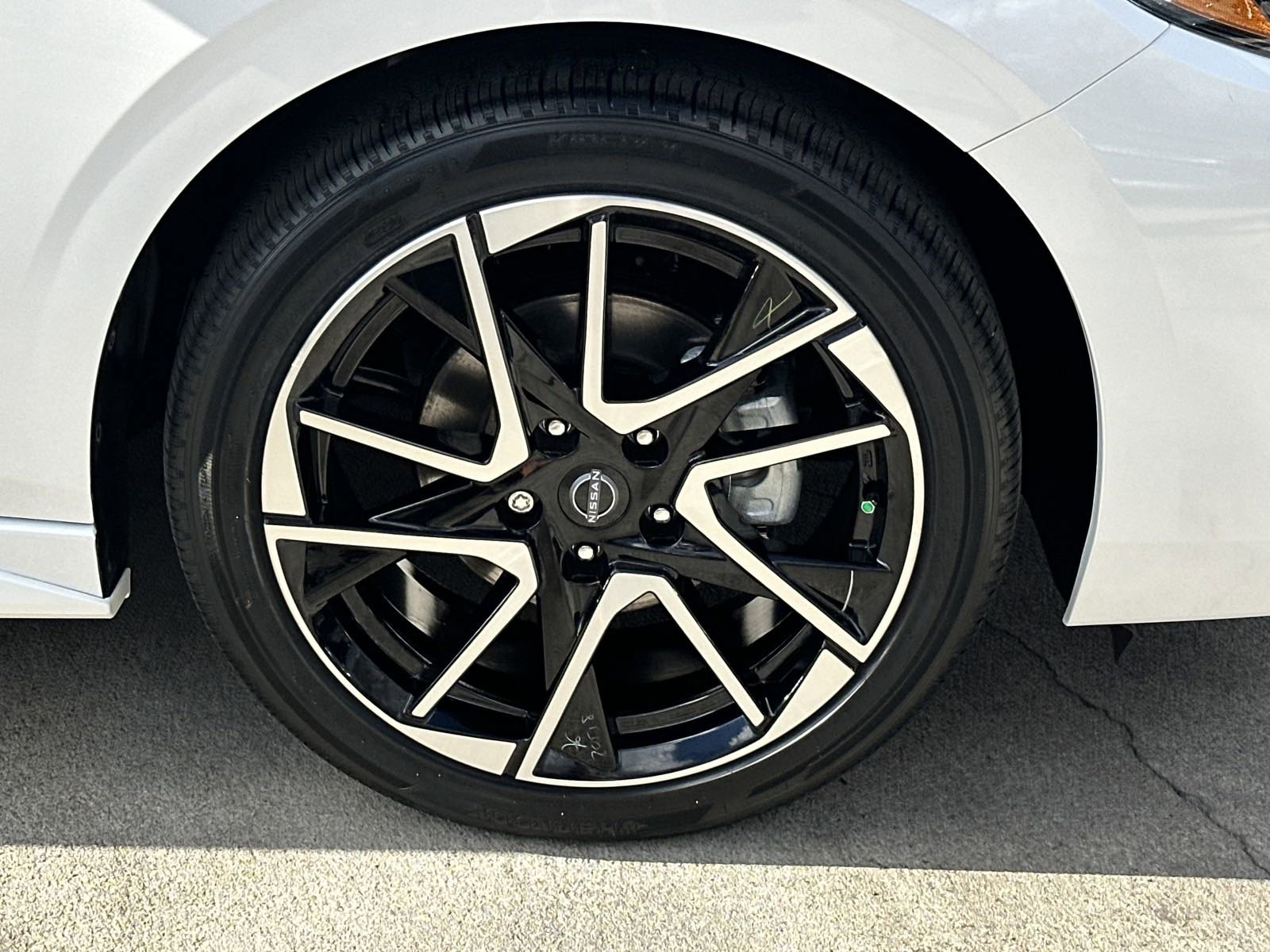 2025 Nissan Sentra SR photo 12