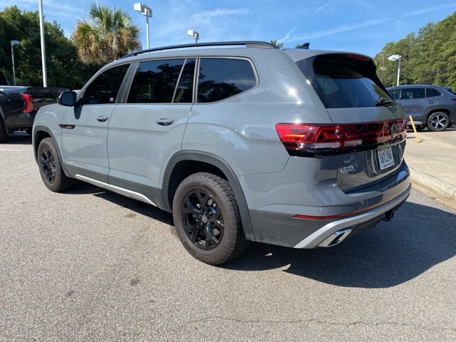 2025 Volkswagen Atlas Peak Edition SE photo 4