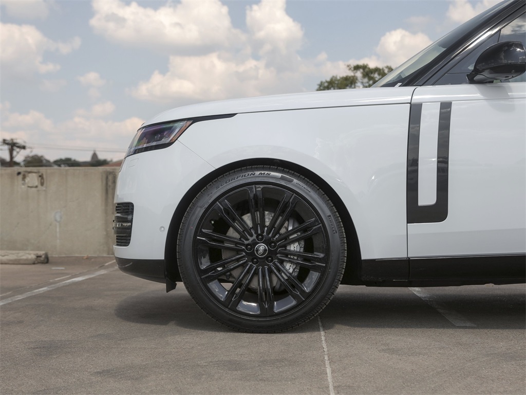 2025 Land Rover Range Rover SE photo 4