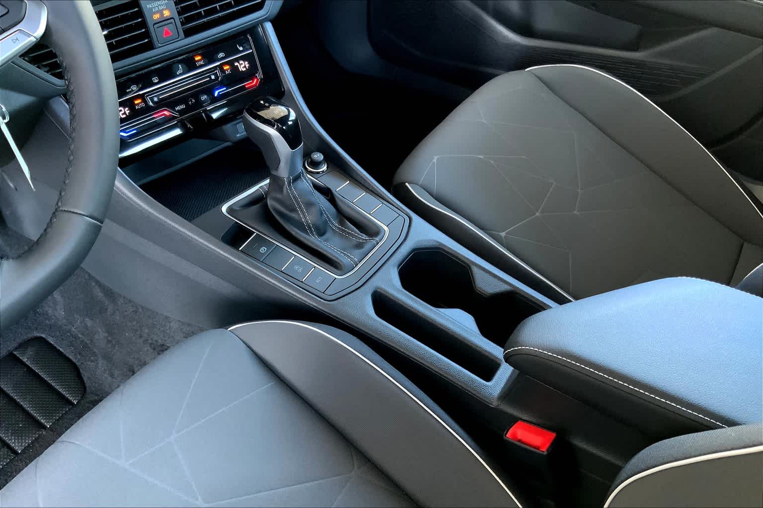 2025 Volkswagen Jetta Sport photo 7
