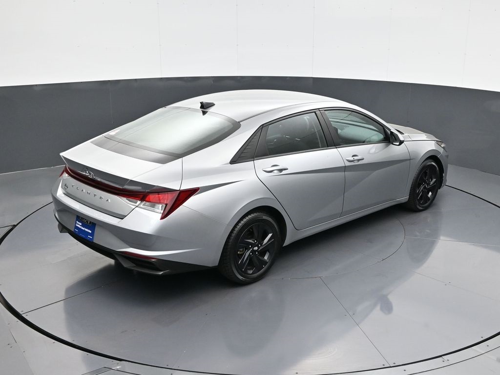 2023 Hyundai Elantra SEL photo 17