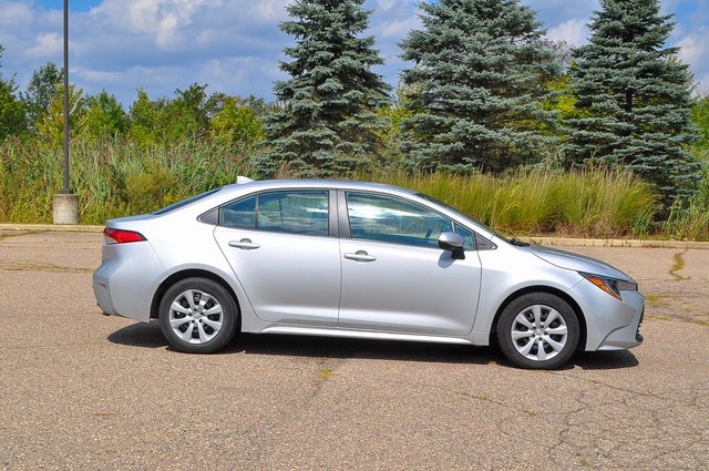 Used 2023 Toyota Corolla LE with VIN 5YFB4MDE5PP068997 for sale in Kansas City