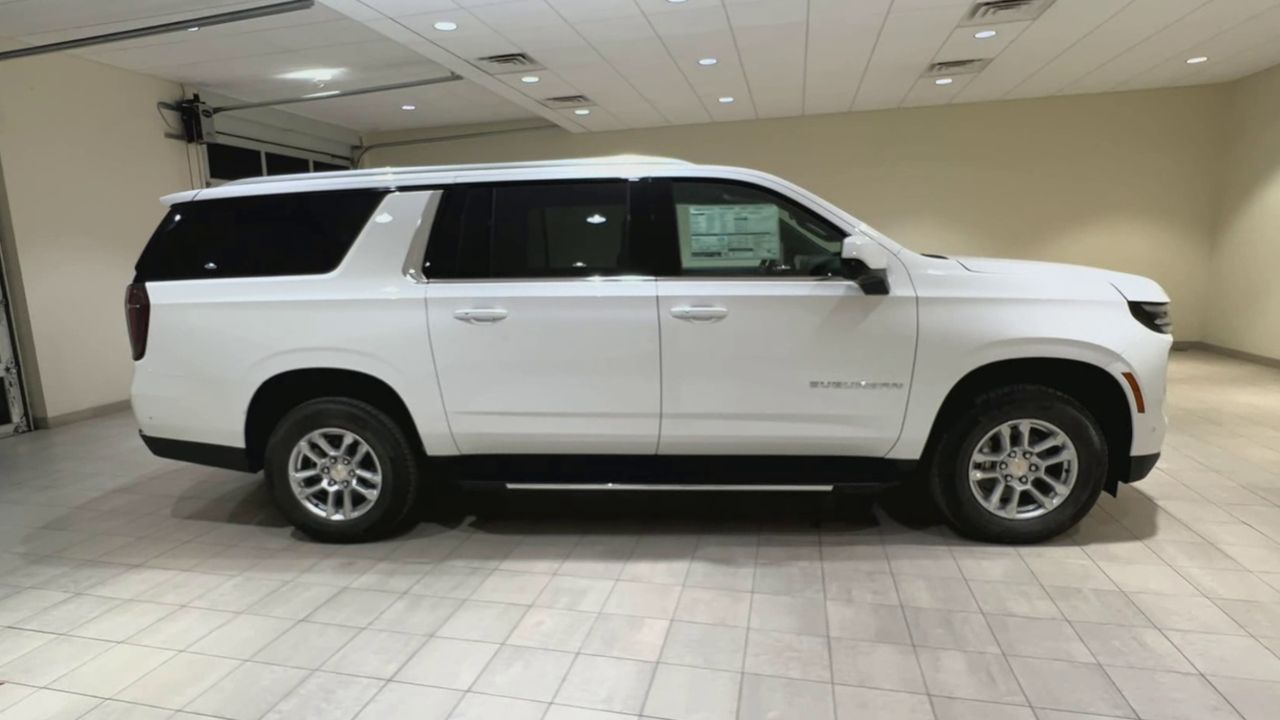 2025 Chevrolet Suburban LS photo 3