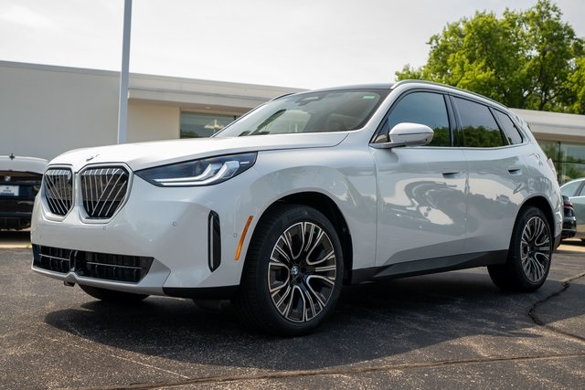 New 2025 Mineral White Metallic BMW 30 xDrive image 1