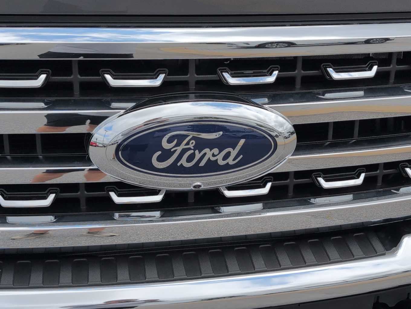 2025 Ford F-250 Lariat photo 4