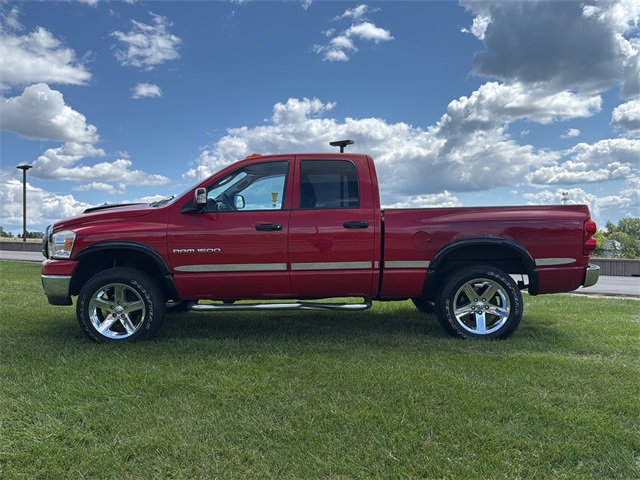 Used 2007 Dodge Ram 1500 Pickup SLT with VIN 1D7HU18207S212856 for sale in Waukesha, WI