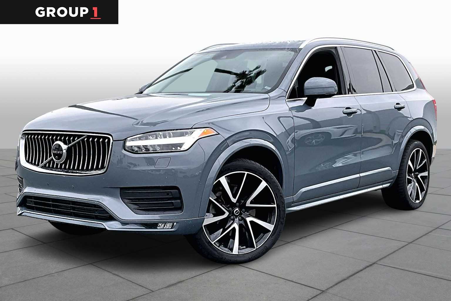 2020 Volvo XC90 Momentum's photo