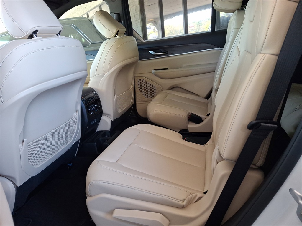 2025 Jeep Grand Cherokee Limited photo 17