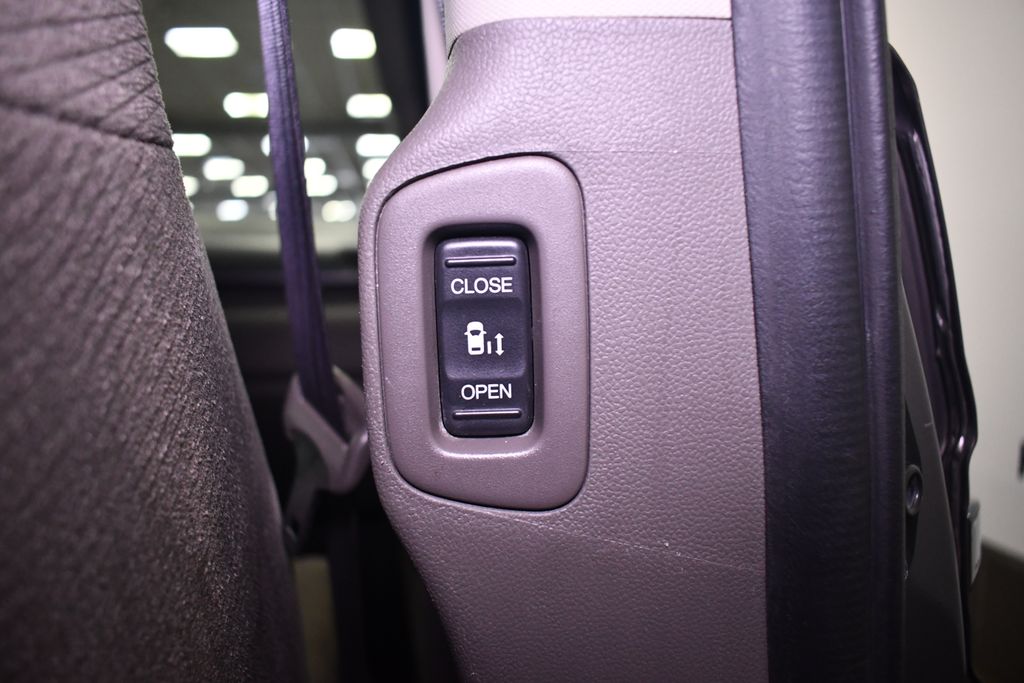 2011 Honda Odyssey EX photo 28