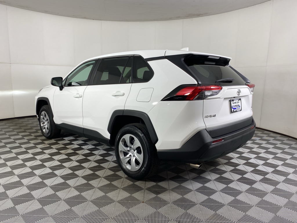 2022 Toyota RAV4 LE photo 13