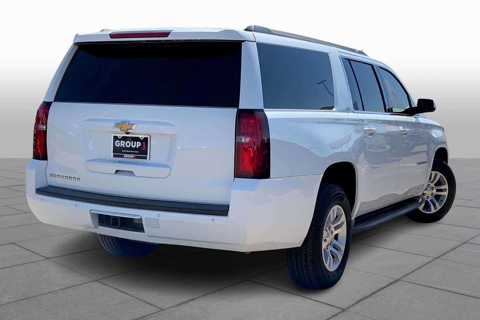2016 Chevrolet Suburban LT photo 12