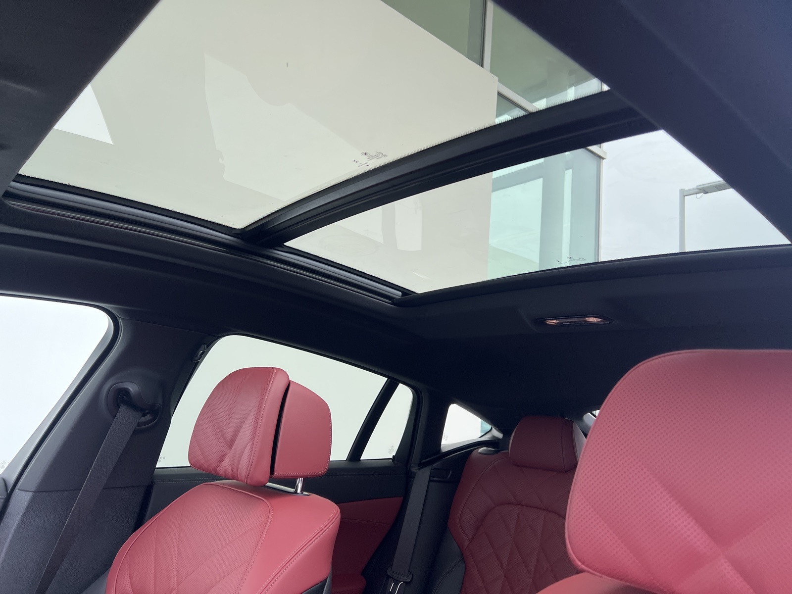 New 2026 Mineral White Metallic BMW xDrive40i image 11