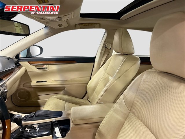 2014 Lexus ES 300h photo 19