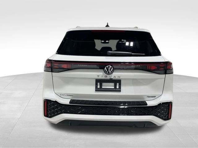 2026 Volkswagen Tiguan SEL R-Line photo 2