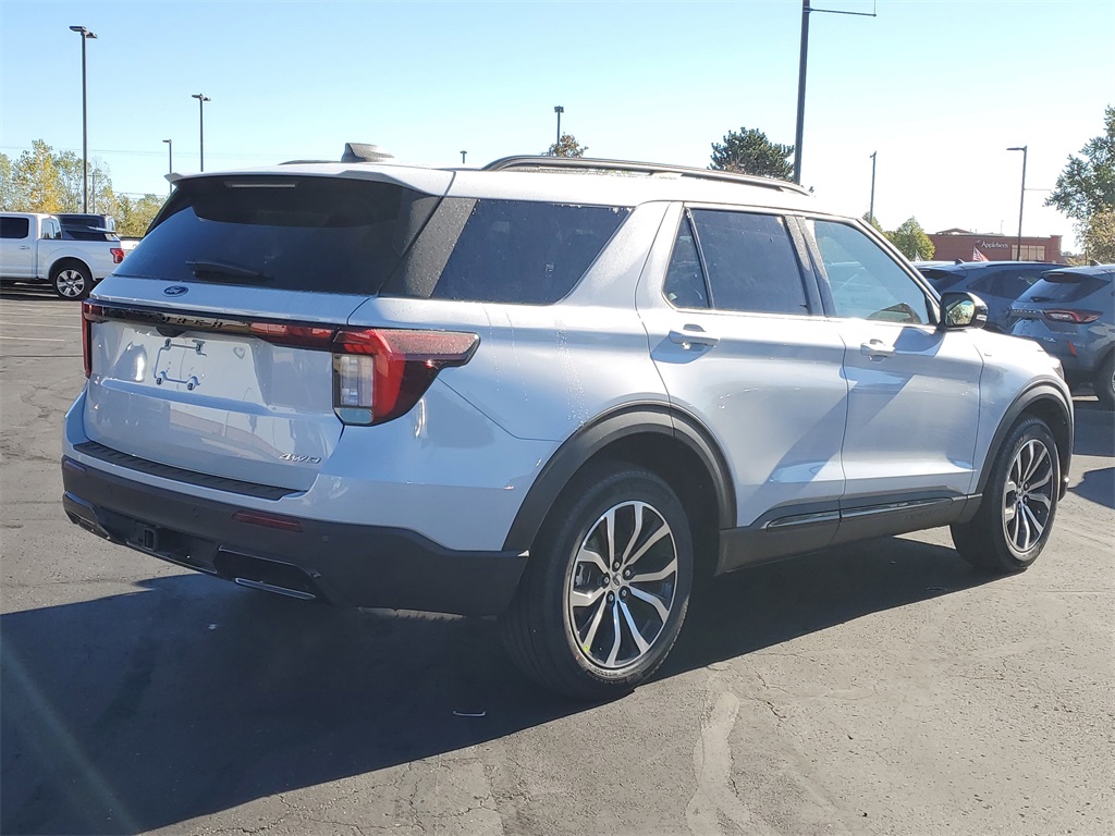 2026 Ford Explorer ST-Line photo 4