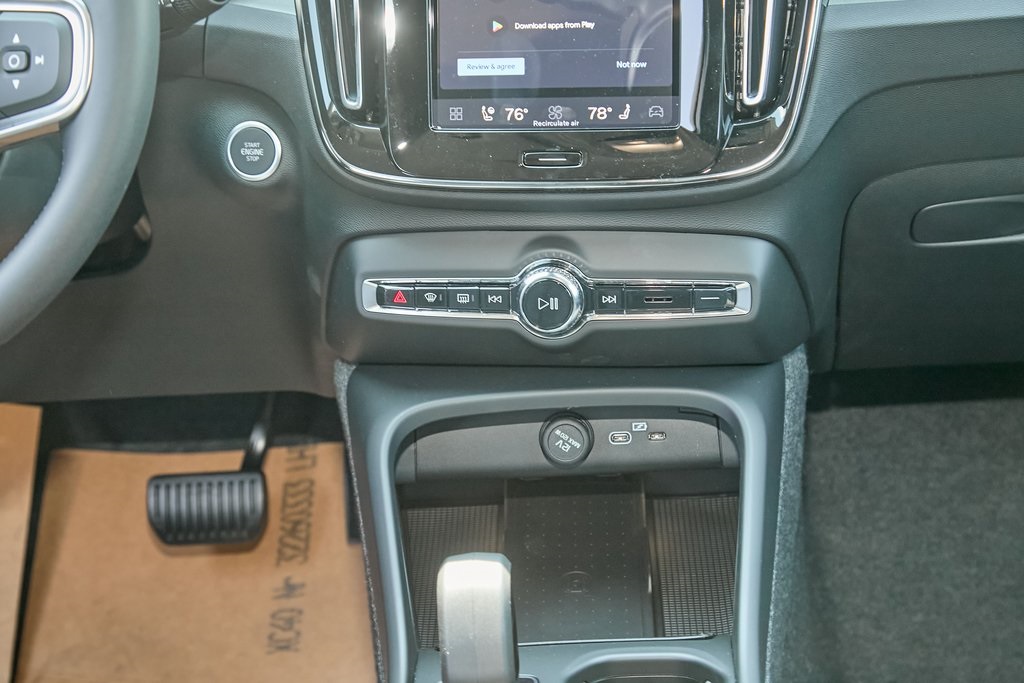 2026 VOLVO XC40 - Image 22