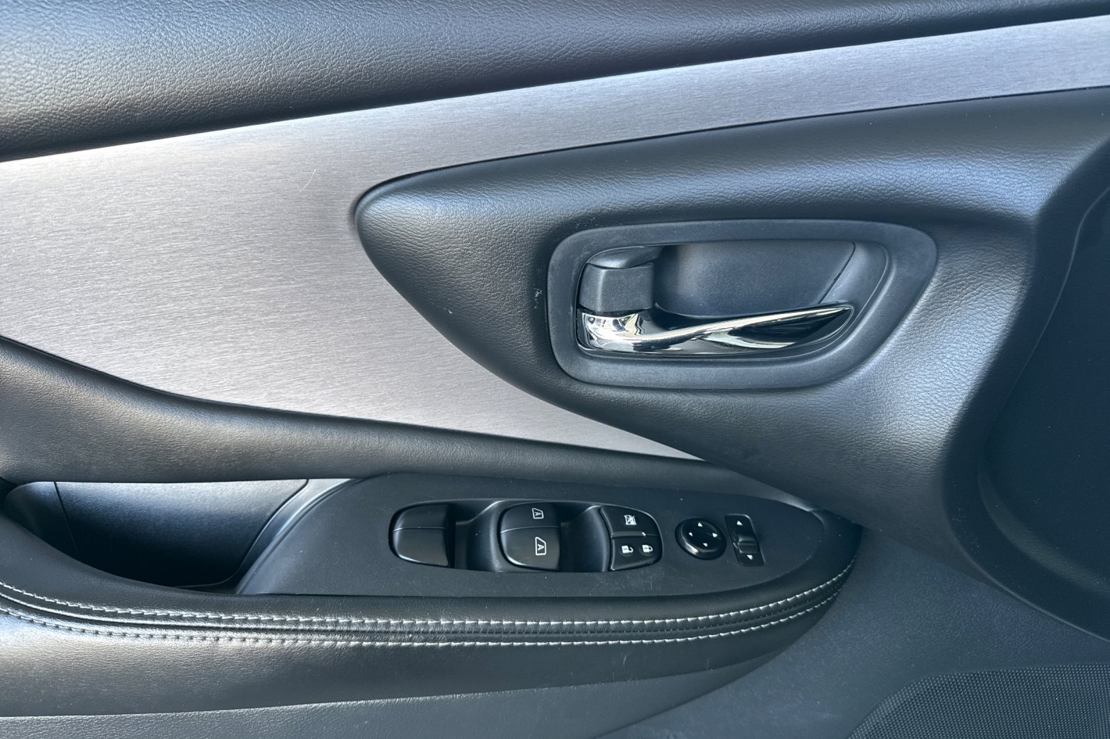 2023 Nissan Murano SV photo 13