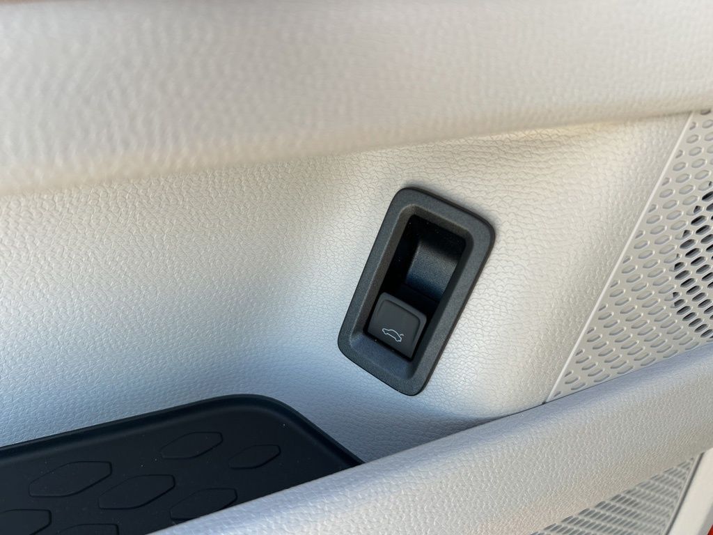 2025 Volkswagen ID. Buzz Pro Plus photo 12
