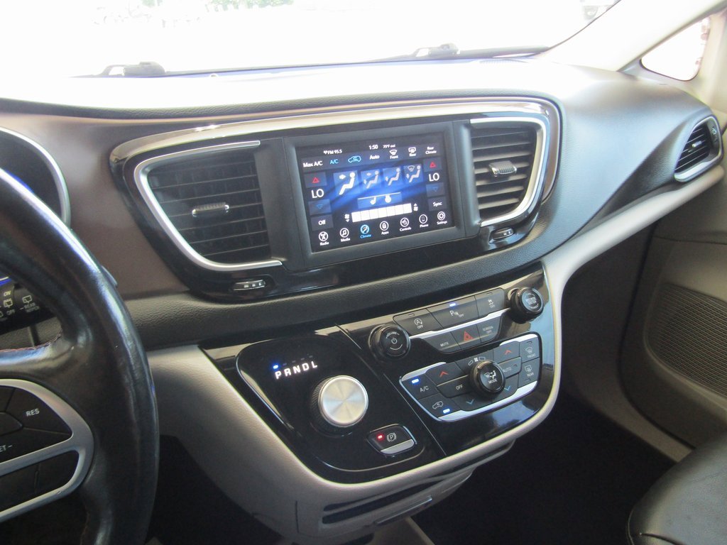 2019 Chrysler Pacifica Touring L photo 24