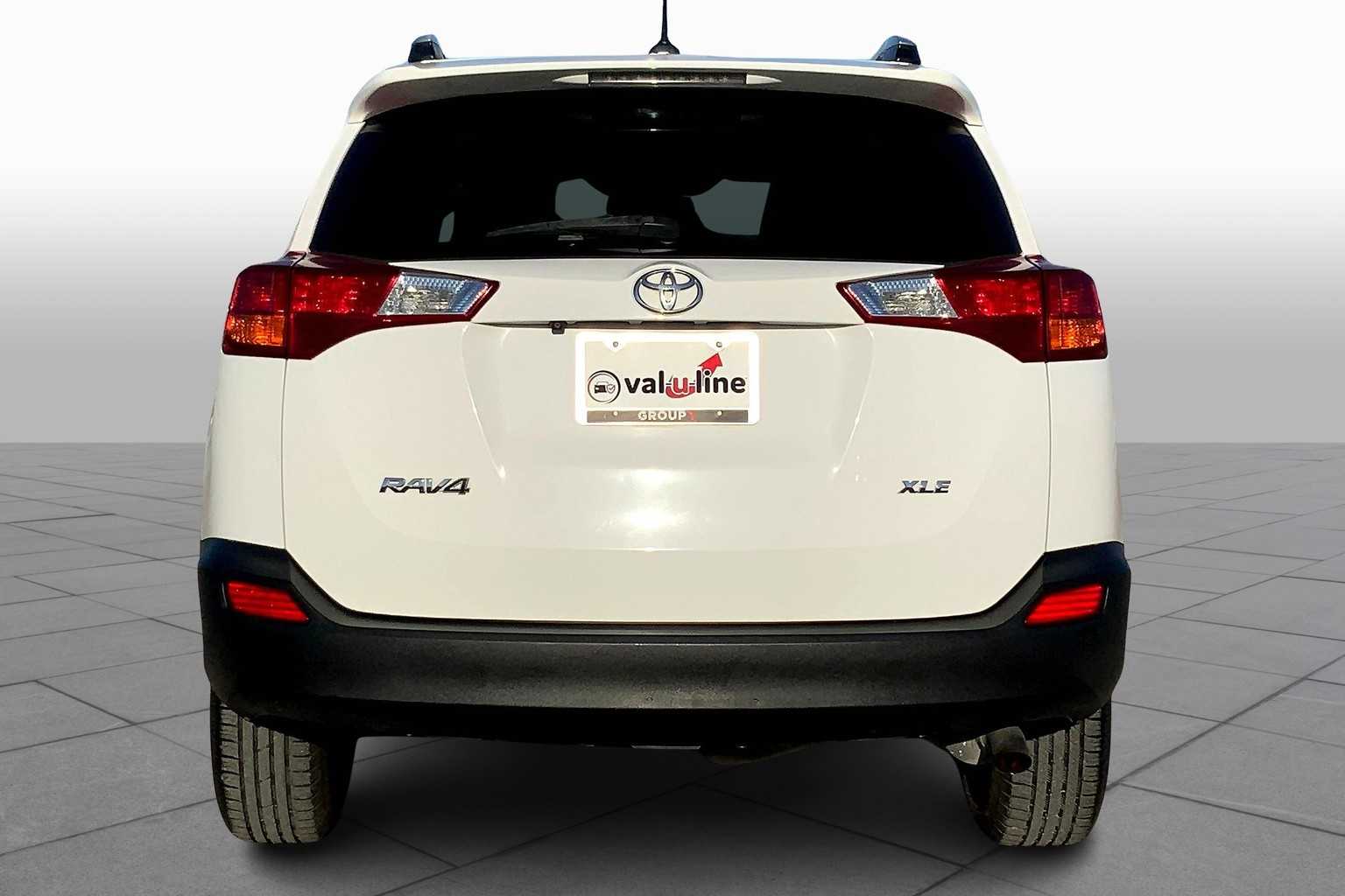2015 Toyota RAV4 XLE photo 3