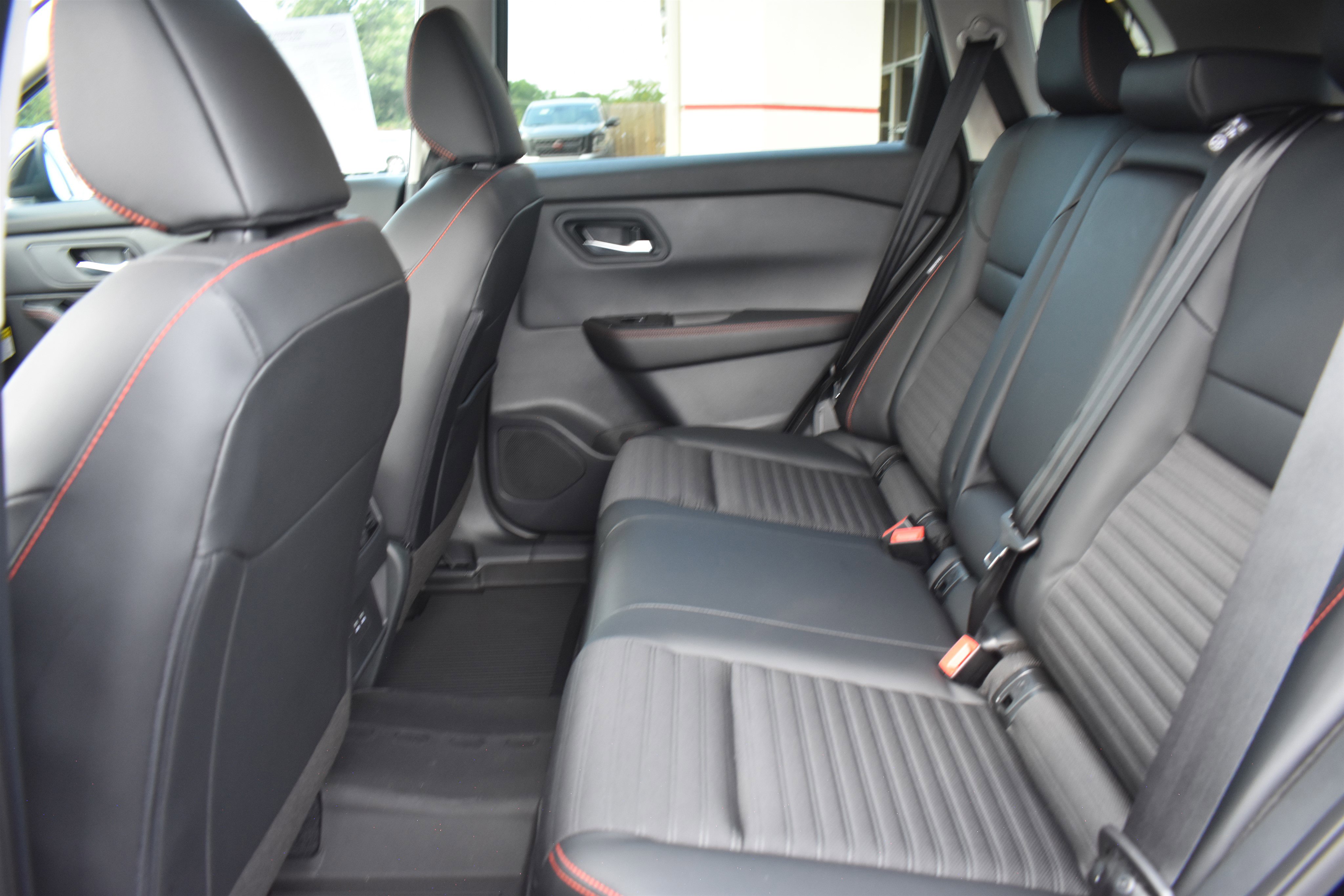 2026 Nissan Rogue SV photo 6