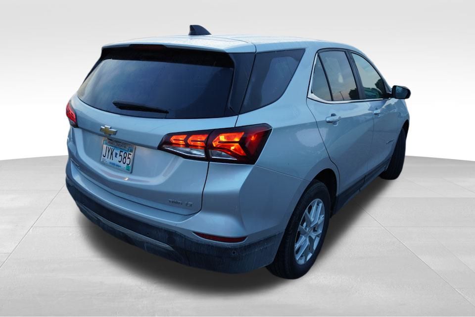2022 Chevrolet Equinox LT photo 2