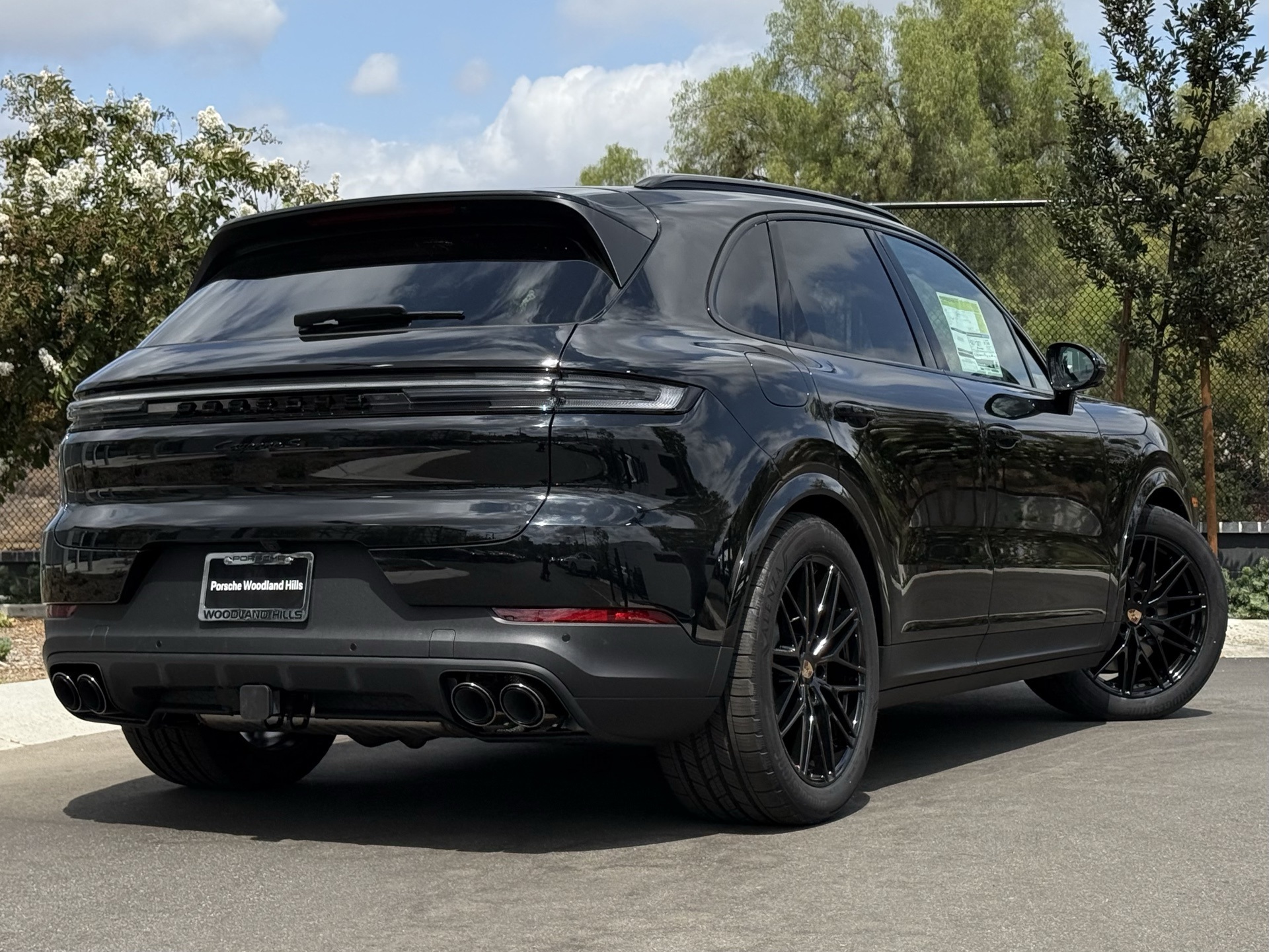 2025 Porsche Cayenne E-Hybrid S photo 4