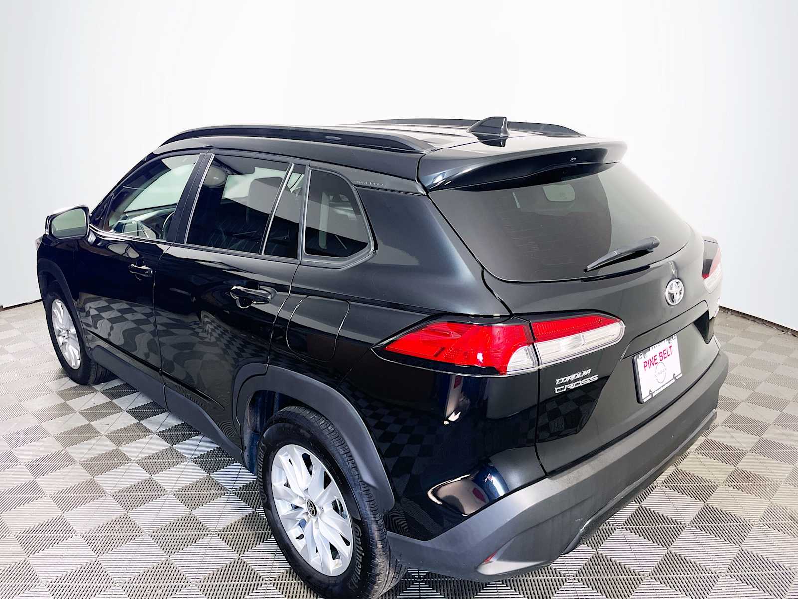 2023 Toyota Corolla Cross LE photo 6