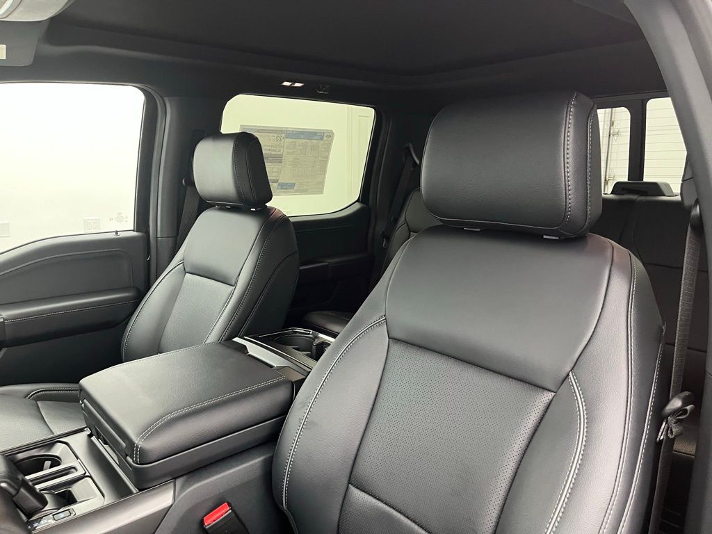 2025 Ford F-150 Lariat photo 18