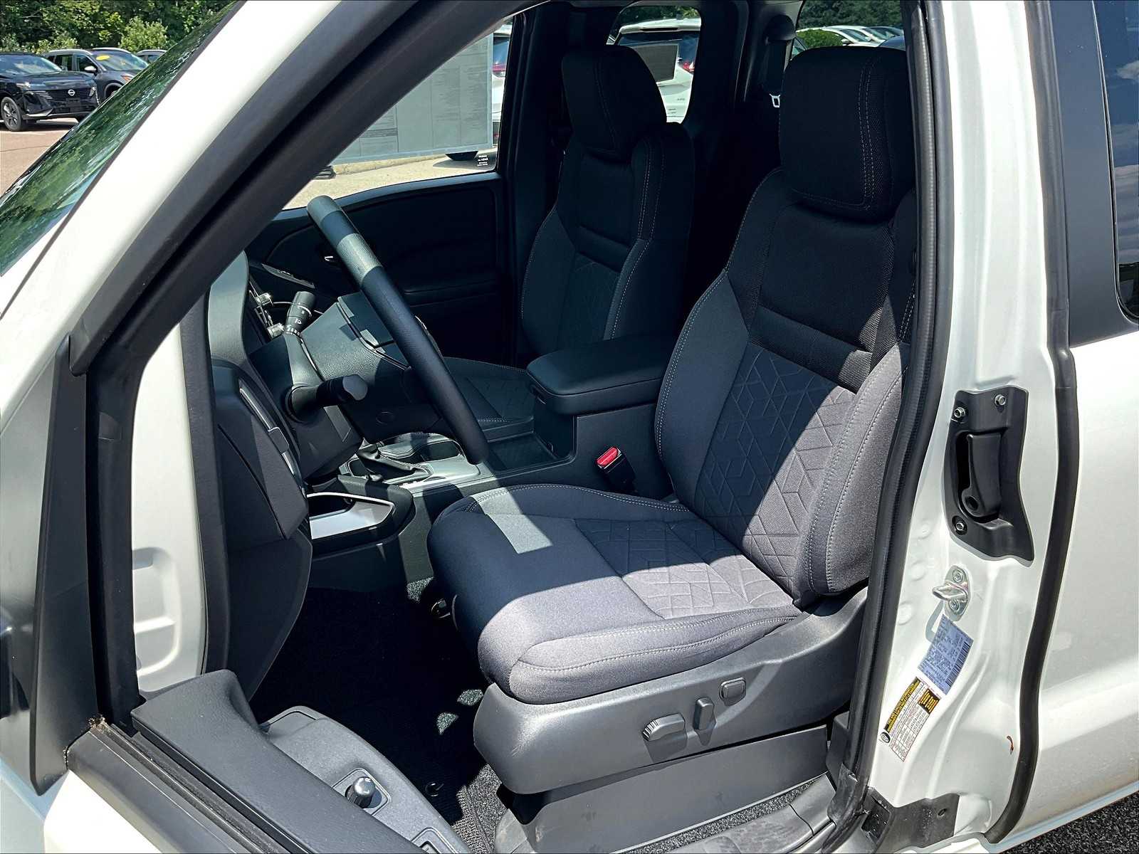 2025 Nissan Frontier SV photo 10