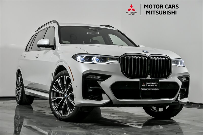 2022 BMW X7 M50i's photo