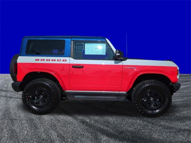 2025 Ford Bronco First Edition photo 3
