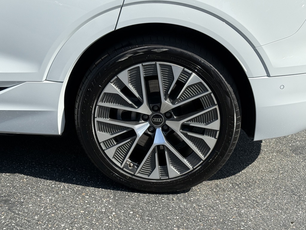 2024 Audi Q8 E-tron Premium Plus photo 9
