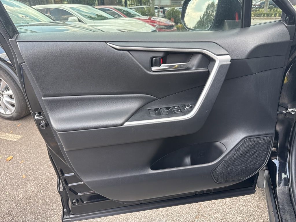 2021 Toyota RAV4 XLE photo 20
