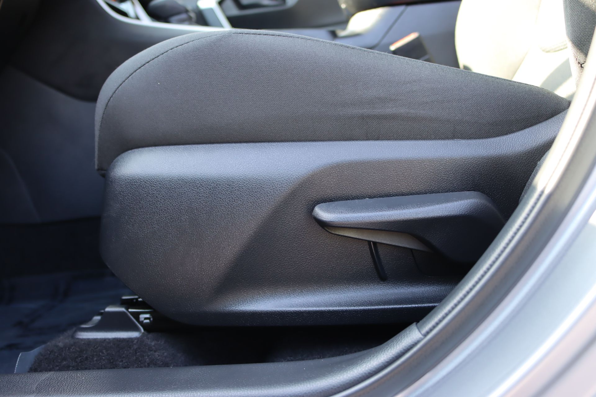 2024 Toyota RAV4 Hybrid LE photo 17