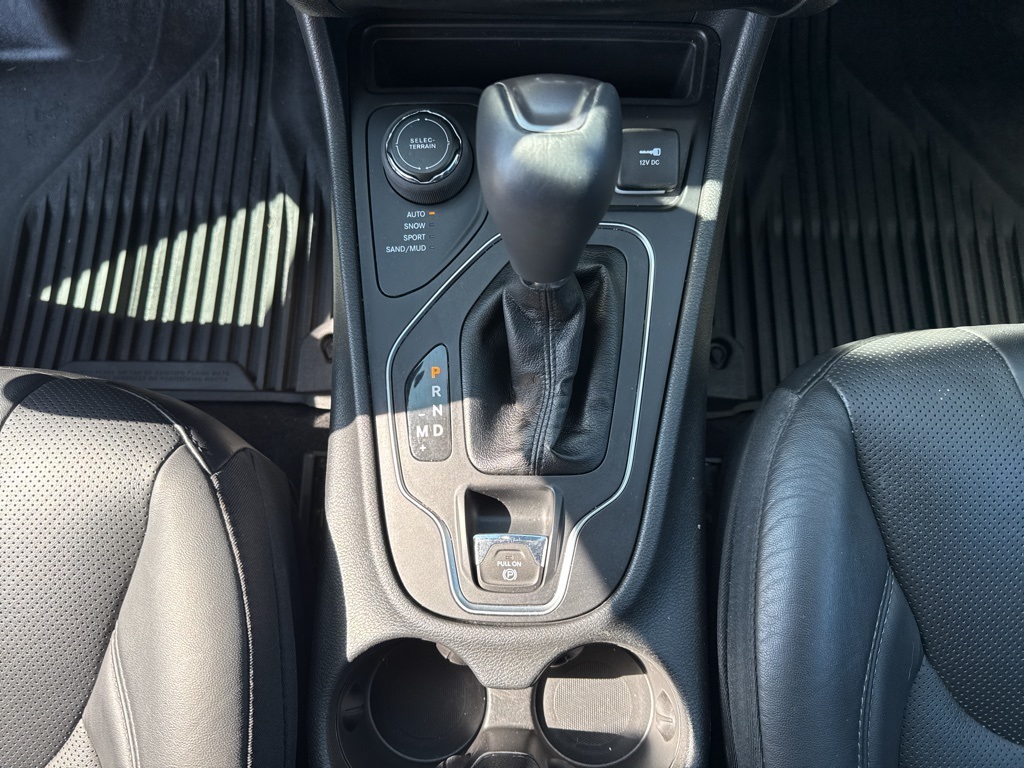 2021 Jeep Cherokee Latitude Lux photo 16