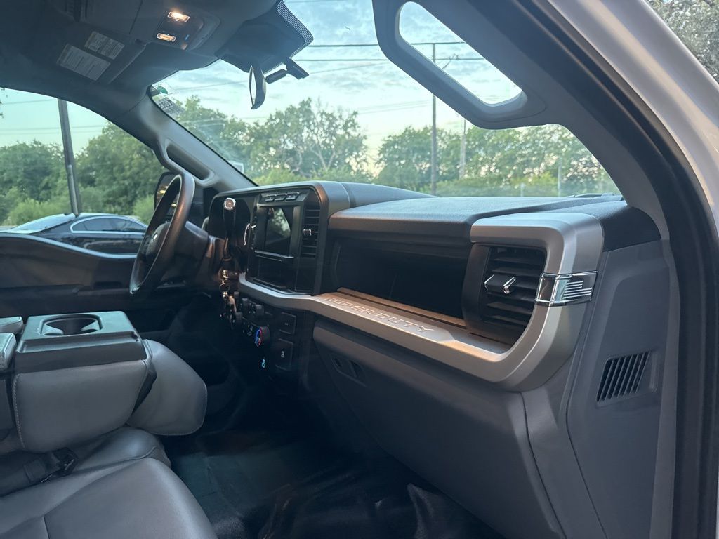 2023 Ford F-350 photo 20